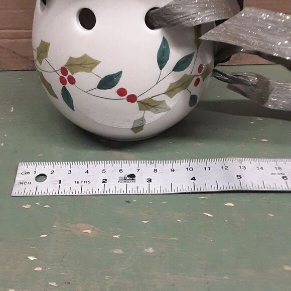 Christmas Holly and Berry bundle of pitcher and Yankee candle melter - Picture 6 of 8